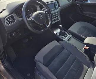 Vermietung Volkswagen Golf Sportsvan. Komfort, Minivan Fahrzeug zur Miete in Montenegro ✓ Kaution Keine Kaution ✓ Versicherungsoptionen KFZ-HV, Insassen, Keine Kaution.