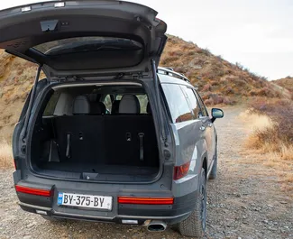 Benzin 2,5L Motor von Hyundai Santa Fe 2024 zur Miete in Tiflis.