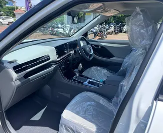 Frontansicht eines Mietwagens Toyota Innova am Flughafen Goa, Goa ✓ Auto Nr.16175. ✓ Automatisch TM ✓ 0 Bewertungen.