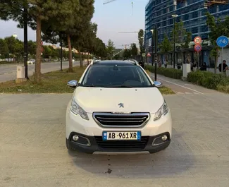 Frontansicht eines Mietwagens Peugeot 2008 in Tirana, Albanien ✓ Auto Nr.16488. ✓ Automatisch TM ✓ 0 Bewertungen.