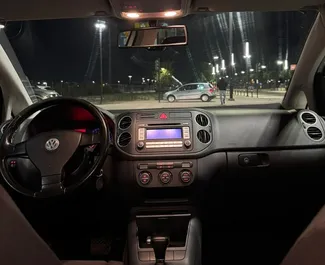 Benzin 1,4L Motor von Volkswagen Golf Plus 2008 zur Miete in Tirana.