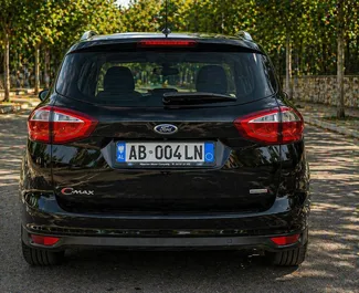 Frontansicht eines Mietwagens Ford C-Max am Flughafen von Tirana, Albanien ✓ Auto Nr.16309. ✓ Automatisch TM ✓ 0 Bewertungen.