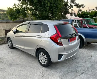 Frontansicht eines Mietwagens Honda Fit in Limassol, Zypern ✓ Auto Nr.16365. ✓ Automatisch TM ✓ 0 Bewertungen.