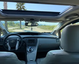 Vermietung Toyota Prius. Wirtschaft, Komfort Fahrzeug zur Miete in Georgien ✓ Kaution Keine Kaution ✓ Versicherungsoptionen KFZ-HV, TKV, Keine Kaution.