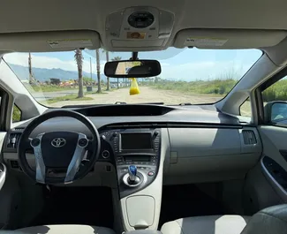 Mietwagen Toyota Prius 2012 in Georgien, mit Hybride-Kraftstoff und 120 PS ➤ Ab 100 GEL pro Tag.