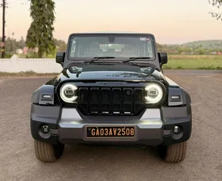 Frontansicht eines Mietwagens Mahindra Thar Roxx am Flughafen Goa, Goa ✓ Auto Nr.16161. ✓ Automatisch TM ✓ 0 Bewertungen.