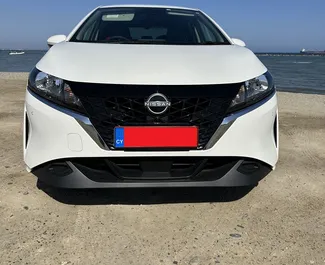Nissan Note 2022 zur Miete verfügbar in Larnaca, mit Kilometerbegrenzung unbegrenzte.