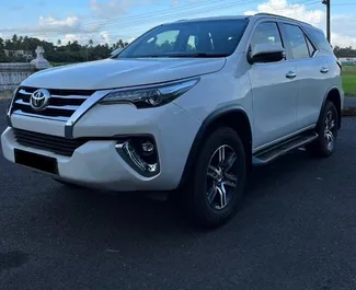 Autovermietung Toyota Fortuner Nr.16178 Automatisch am Flughafen Goa, ausgestattet mit einem 2,8L Motor ➤ Von Umar in Goa.