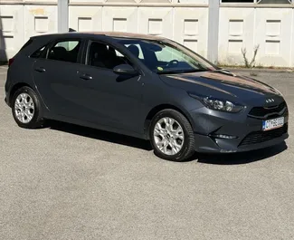Frontansicht eines Mietwagens Kia Ceed in Becici, Montenegro ✓ Auto Nr.16385. ✓ Automatisch TM ✓ 0 Bewertungen.