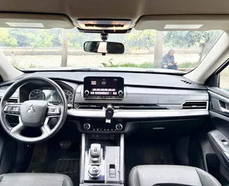 Mieten Sie ein Mitsubishi Outlander in Tiflis Georgien