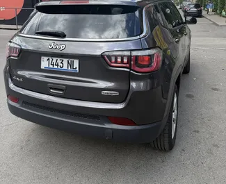 Benzin 2,4L Motor von Jeep Compass 2019 zur Miete in Tiflis.
