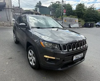 Vermietung Jeep Compass. Komfort, Crossover Fahrzeug zur Miete in Georgien ✓ Kaution Keine Kaution ✓ Versicherungsoptionen VKV Komplett.