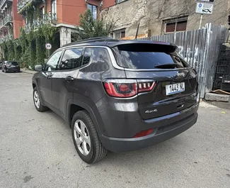 Frontansicht eines Mietwagens Jeep Compass in Tiflis, Georgien ✓ Auto Nr.16468. ✓ Automatisch TM ✓ 0 Bewertungen.