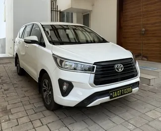 Mietwagen Toyota Innova 2025 in Goa, mit Benzin-Kraftstoff und 150 PS ➤ Ab 53 USD pro Tag.