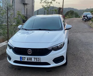 Frontansicht eines Mietwagens Fiat Egea in Alanya, Türkei ✓ Auto Nr.16405. ✓ Automatisch TM ✓ 0 Bewertungen.