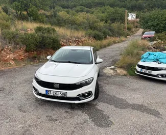 Mietwagen Fiat Egea 2024 in der Türkei, mit Benzin-Kraftstoff und 90 PS ➤ Ab 40 USD pro Tag.