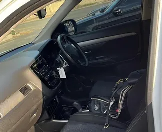 Mitsubishi Outlander 2018 zur Miete verfügbar in Limassol, mit Kilometerbegrenzung unbegrenzte.