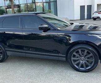 Frontansicht eines Mietwagens Land Rover Range Rover Velar in Limassol, Zypern ✓ Auto Nr.16464. ✓ Automatisch TM ✓ 0 Bewertungen.