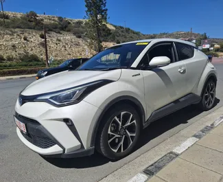 Frontansicht eines Mietwagens Toyota C-HR in Limassol, Zypern ✓ Auto Nr.16460. ✓ Automatisch TM ✓ 0 Bewertungen.