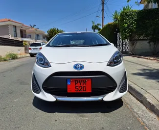 Frontansicht eines Mietwagens Toyota Aqua in Limassol, Zypern ✓ Auto Nr.16459. ✓ Automatisch TM ✓ 0 Bewertungen.