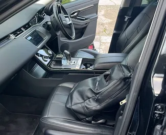 Frontansicht eines Mietwagens Land Rover Range Rover Evoque in Limassol, Zypern ✓ Auto Nr.16463. ✓ Automatisch TM ✓ 0 Bewertungen.