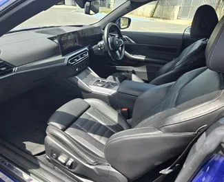 BMW 420i Cabrio 2023 zur Miete verfügbar in Larnaca, mit Kilometerbegrenzung unbegrenzte.