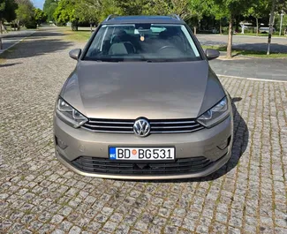 Frontansicht eines Mietwagens Volkswagen Golf Sportsvan in Budva, Montenegro ✓ Auto Nr.15439. ✓ Automatisch TM ✓ 0 Bewertungen.