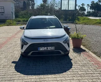Frontansicht eines Mietwagens Hyundai Bayon in Alanya, Türkei ✓ Auto Nr.16400. ✓ Automatisch TM ✓ 0 Bewertungen.