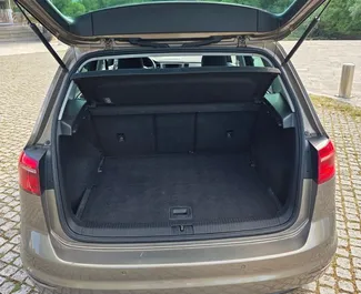 Volkswagen Golf Sportsvan 2019 mit Antriebssystem Frontantrieb, verfügbar in Budva.