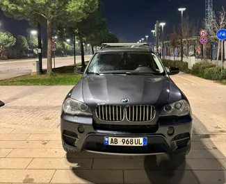 Frontansicht eines Mietwagens BMW X5 in Tirana, Albanien ✓ Auto Nr.16446. ✓ Automatisch TM ✓ 0 Bewertungen.