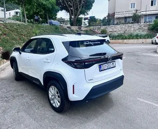 Frontansicht eines Mietwagens Toyota Yaris Cross in Dubrovnik, Kroatien ✓ Auto Nr.16260. ✓ Automatisch TM ✓ 0 Bewertungen.