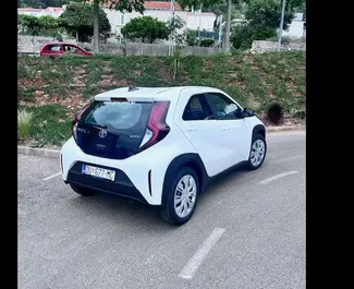 Autovermietung Toyota Aygo X Nr.16259 Schaltgetriebe in Dubrovnik, ausgestattet mit einem 1,0L Motor ➤ Von Mato in Kroatien.