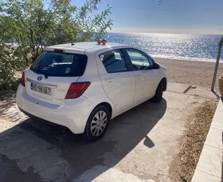 Autovermietung Toyota Yaris Nr.16210 Automatisch am Flughafen Podgorica, ausgestattet mit einem 1,5L Motor ➤ Von Yan in Montenegro.