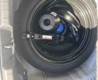 Hybride 1,5L Motor von Toyota Yaris 2017 zur Miete am Flughafen Podgorica.