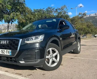 Frontansicht eines Mietwagens Audi Q2 am Flughafen Podgorica, Montenegro ✓ Auto Nr.16199. ✓ Automatisch TM ✓ 0 Bewertungen.