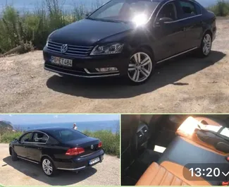 Frontansicht eines Mietwagens Volkswagen Passat am Flughafen Podgorica, Montenegro ✓ Auto Nr.16215. ✓ Automatisch TM ✓ 0 Bewertungen.