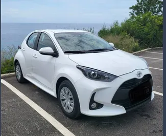 Autovermietung Toyota Yaris Nr.15706 Automatisch am Flughafen Podgorica, ausgestattet mit einem 1,5L Motor ➤ Von Yan in Montenegro.