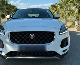 Mietwagen Jaguar E-Pace 2021 in Spanien, mit Benzin-Kraftstoff und 295 PS ➤ Ab 80 EUR pro Tag.