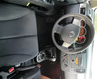 Benzin 1,8L Motor von Nissan Versa 2009 zur Miete am Flughafen Podgorica.