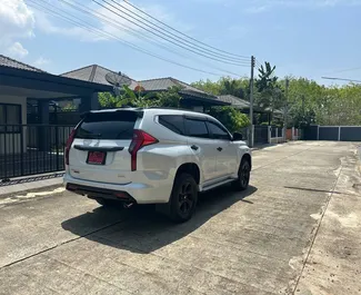 Vermietung Mitsubishi Pajero Sport. Komfort, SUV Fahrzeug zur Miete in Thailand ✓ Kaution Einzahlung von 10000 THB ✓ Versicherungsoptionen KFZ-HV, TKV, VKV Plus, VKV Komplett, Insassen, Diebstahlschutz.