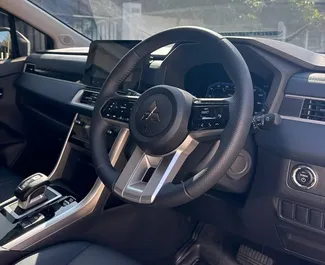 Hybride 1,6L Motor von Mitsubishi Xpander Cross 2026 zur Miete am Flughafen Phuket.