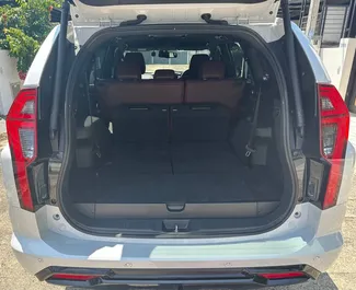 Diesel 2,4L Motor von Mitsubishi Pajero Sport 2026 zur Miete am Flughafen Phuket.
