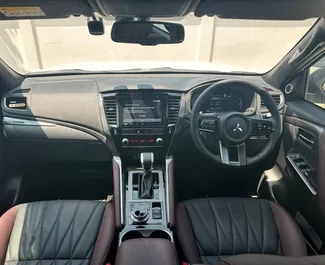Mitsubishi Pajero Sport 2026 mit Antriebssystem Allradantrieb, verfügbar am Flughafen Phuket.