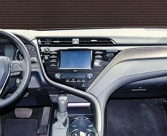 Mietwagen Toyota Camry 2020 in Armenien, mit Benzin-Kraftstoff und 178 PS ➤ Ab 53 USD pro Tag.