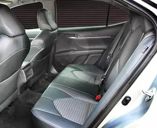 Vermietung Toyota Camry. Komfort Fahrzeug zur Miete in Armenien ✓ Kaution Einzahlung von 400 USD ✓ Versicherungsoptionen KFZ-HV, TKV, VKV Plus, Insassen, Diebstahlschutz, Ausland.