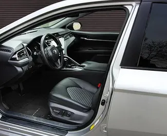 Benzin 2,5L Motor von Toyota Camry 2020 zur Miete in Eriwan.