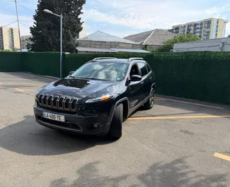 Mietwagen Jeep Cherokee 2016 in Georgien, mit Benzin-Kraftstoff und 272 PS ➤ Ab 110 GEL pro Tag.