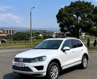 Vermietung Volkswagen Touareg. Komfort, Premium, SUV Fahrzeug zur Miete in Georgien ✓ Kaution Keine Kaution ✓ Versicherungsoptionen KFZ-HV, VKV Plus, VKV Komplett, Insassen, Diebstahlschutz, Keine Kaution.
