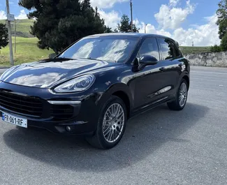 Frontansicht eines Mietwagens Porsche Cayenne in Tiflis, Georgien ✓ Auto Nr.11864. ✓ Automatisch TM ✓ 0 Bewertungen.