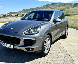 Frontansicht eines Mietwagens Porsche Cayenne in Tiflis, Georgien ✓ Auto Nr.13665. ✓ Automatisch TM ✓ 1 Bewertungen.